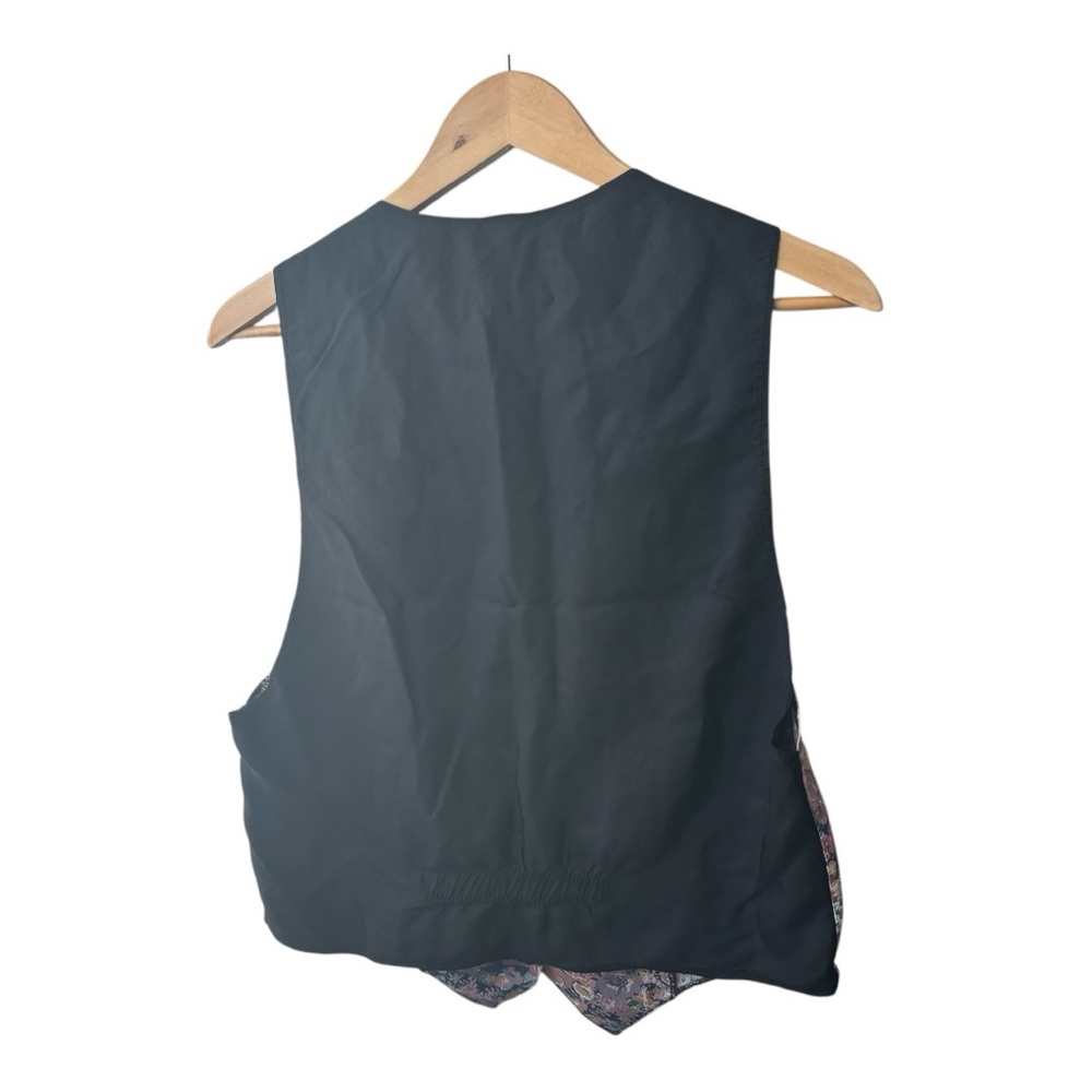 Floral Patterned Vest - Picture 4 of 6
